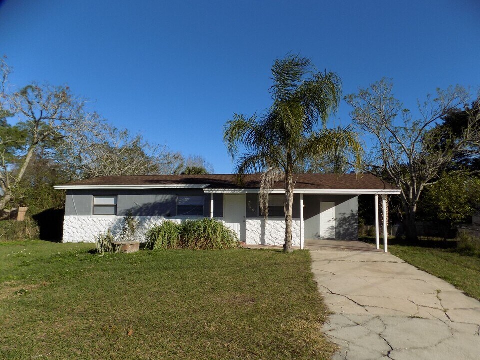 1270 E Harrison St in Oviedo, FL - Foto de edificio