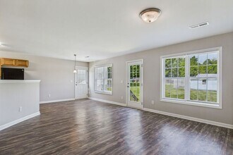1011 Huffine Mill Rd in Greensboro, NC - Building Photo - Building Photo