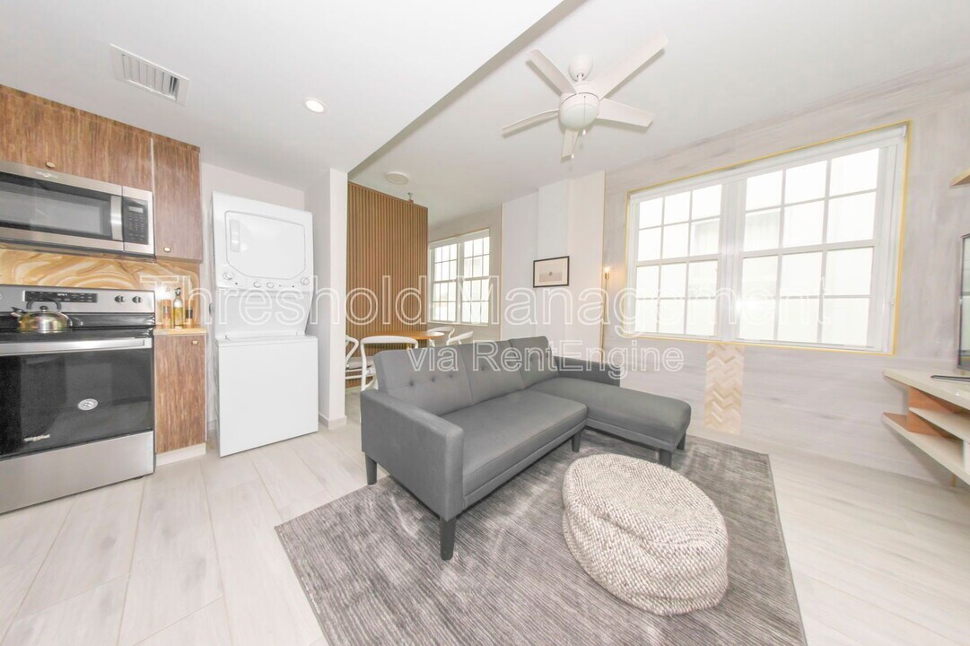 820 Ocean Dr in Miami Beach, FL - Building Photo