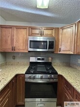 826 Edpas Rd in New Brunswick, NJ - Building Photo - Building Photo