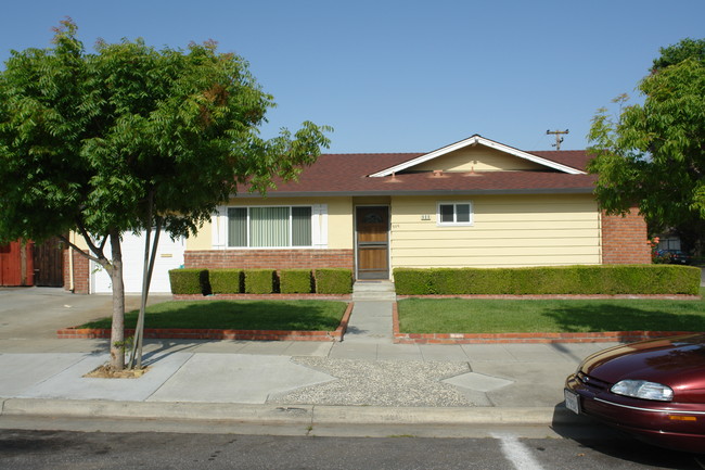 909 Desert Isle Dr in San Jose, CA - Building Photo - Building Photo