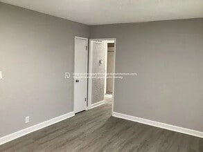 4806 E 45th St in Kansas City, MO - Foto de edificio - Building Photo