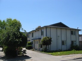 2108 Aldengate Way in Hayward, CA - Building Photo