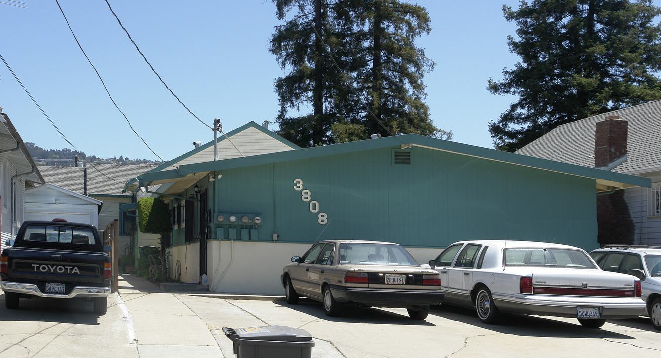 3808 Quigley St in Oakland, CA - Foto de edificio