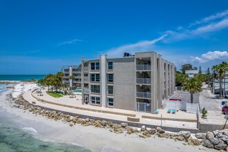 Point Pass-A-Grille in St Pete Beach, FL - Building Photo - Building Photo