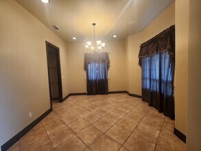 2331 Calloway Dr in Bakersfield, CA - Building Photo - Building Photo