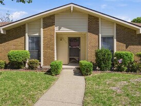 3053 Villa Sur Trail in Dallas, TX - Building Photo