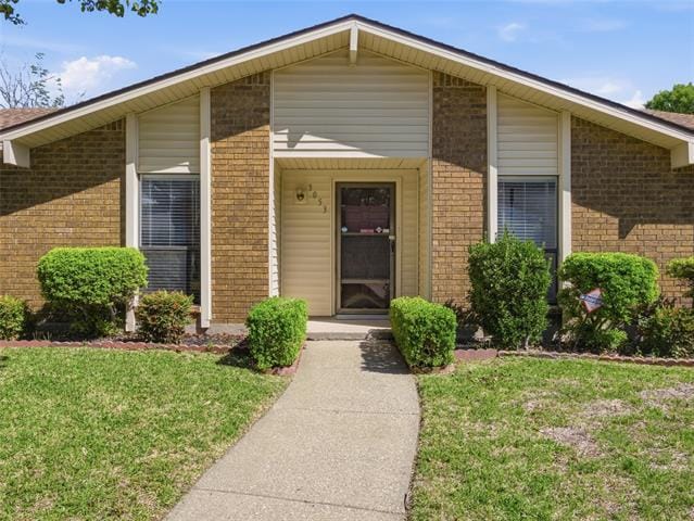 property at 3053 Villa Sur Trail