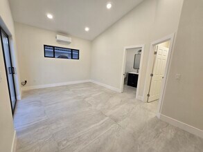 13992 Putney Rd in Poway, CA - Foto de edificio - Building Photo