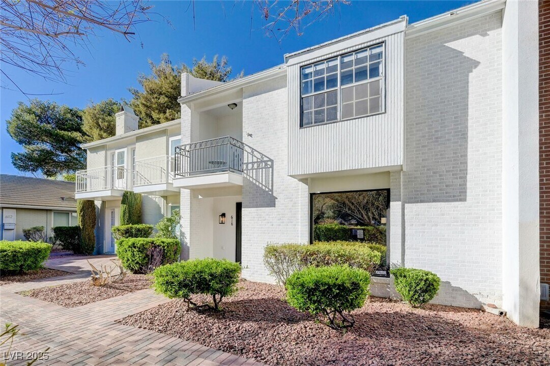 618 Tam O Shanter in Las Vegas, NV - Building Photo
