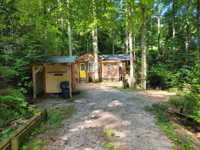 84 Coleman Heights Ln in Rabun Gap, GA - Building Photo - Building Photo