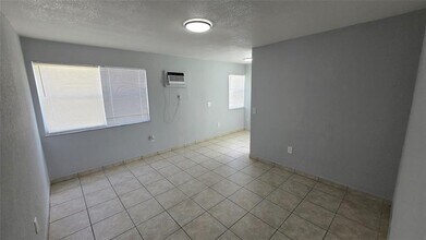 16951 NE 18th Ave in North Miami Beach, FL - Building Photo - Building Photo