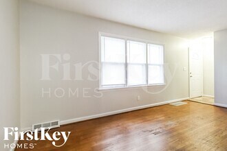 10110 Hillcrest Rd in Kansas City, MO - Building Photo - Building Photo