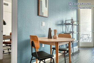 6041 Variel Ave-Unit -FL5-ID833 in Los Angeles, CA - Building Photo - Building Photo