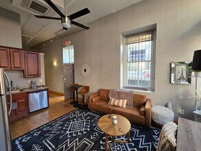 114 Virginia St, Unit 113 in Richmond, VA - Building Photo - Building Photo