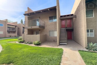 5525 E Thomas Rd in Phoenix, AZ - Foto de edificio - Building Photo