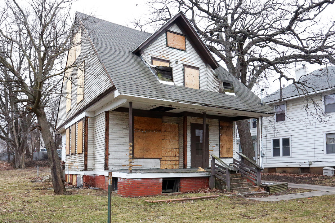 1942 Arlington Ave in Des Moines, IA - Building Photo