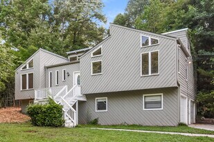 185 Castleair Ct NE in Kennesaw, GA - Building Photo