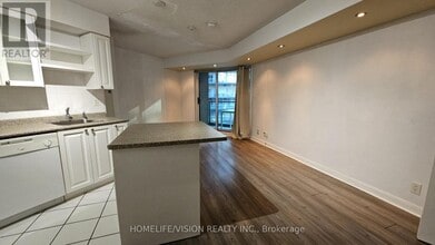 600 Fleet St in Toronto, ON - Building Photo - Building Photo