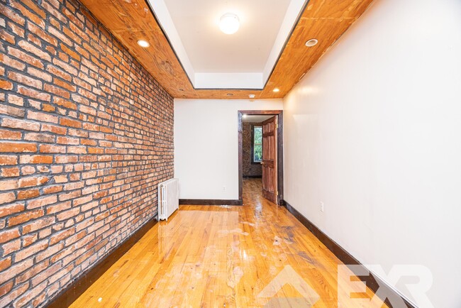 464 Pulaski St in Brooklyn, NY - Building Photo - Building Photo