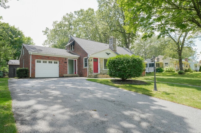 70 Oakridge Rd in Waterbury, CT - Building Photo - Building Photo
