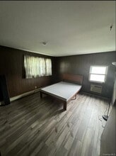 42 Hollyhock Rd in Levittown, NY - Building Photo - Building Photo