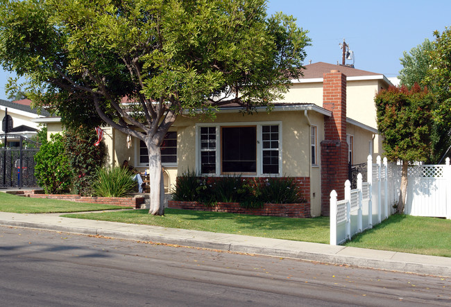 319 Eucalyptus Dr in El Segundo, CA - Foto de edificio - Building Photo