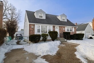 580 Georgia St in South Hempstead, NY - Building Photo - Building Photo