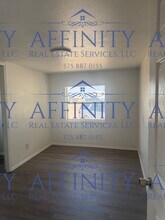 328 E Derrick Rd in Carlsbad, NM - Building Photo - Building Photo