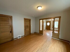 3392 W 49th St, Unit 3392 West 49th Street Down in Cleveland, OH - Building Photo - Building Photo