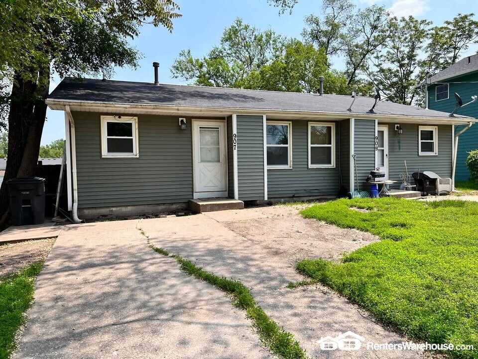 907 SE 9th St in Des Moines, IA - Foto de edificio