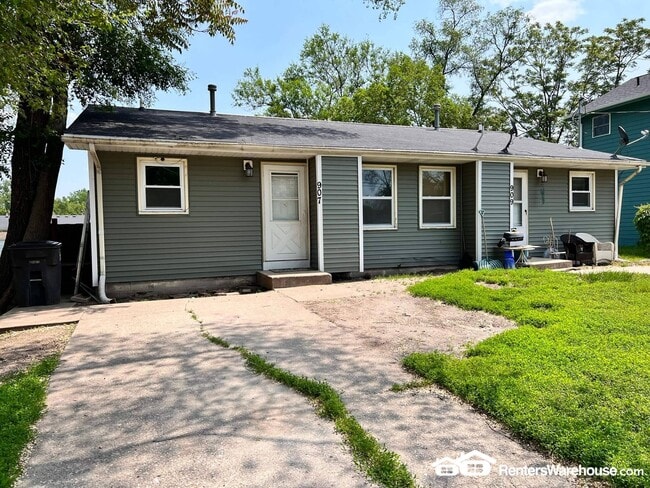 property at 907 SE 9th St