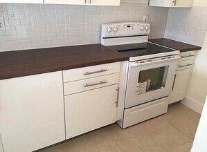 1290 NE 119th St in Miami, FL - Building Photo - Building Photo