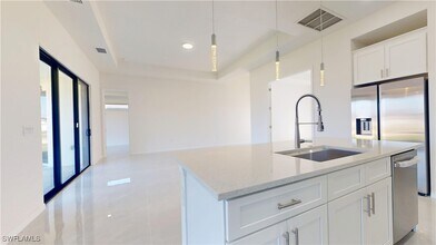 2425 NW 24th St in Cape Coral, FL - Building Photo - Building Photo
