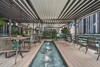 159 NE 6th St, Unit 4113 in Miami, FL - Foto de edificio - Building Photo