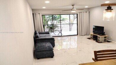 200 Jacaranda Country Club Dr in Plantation, FL - Building Photo - Building Photo
