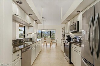 27155 Oakwood Lake Dr in Bonita Springs, FL - Building Photo - Building Photo