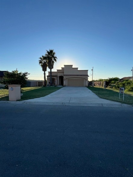 373 Lenora Ave in Del Rio, TX - Foto de edificio - Building Photo