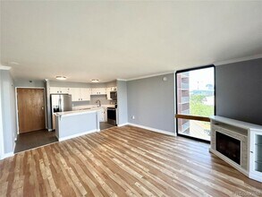 1301 Speer Blvd, Unit 606 in Denver, CO - Building Photo - Building Photo