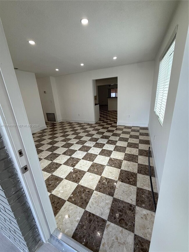 7314 SW 22nd St in Miami, FL - Building Photo - Building Photo