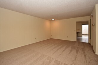 2710 Via Colima in Carlsbad, CA - Building Photo - Building Photo