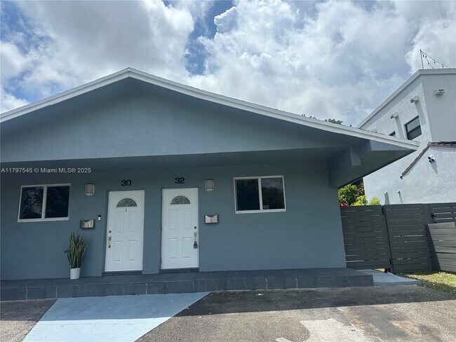 32 NW 46th St in Miami, FL - Building Photo - Building Photo