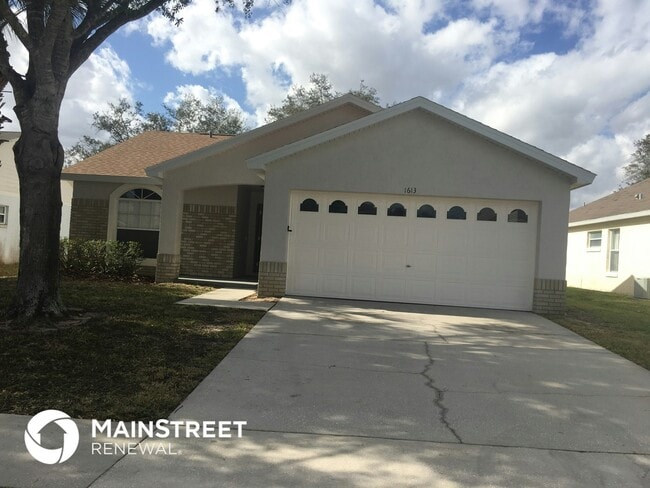 property at 1613 Oak Hill Trail