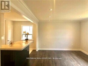 158 Alfred Ave in Toronto, ON - Building Photo - Building Photo