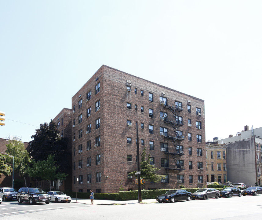 The Benjamin Franklin in Astoria, NY - Building Photo