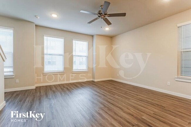 18427 Idyllic Aly in Shenandoah, TX - Foto de edificio - Building Photo