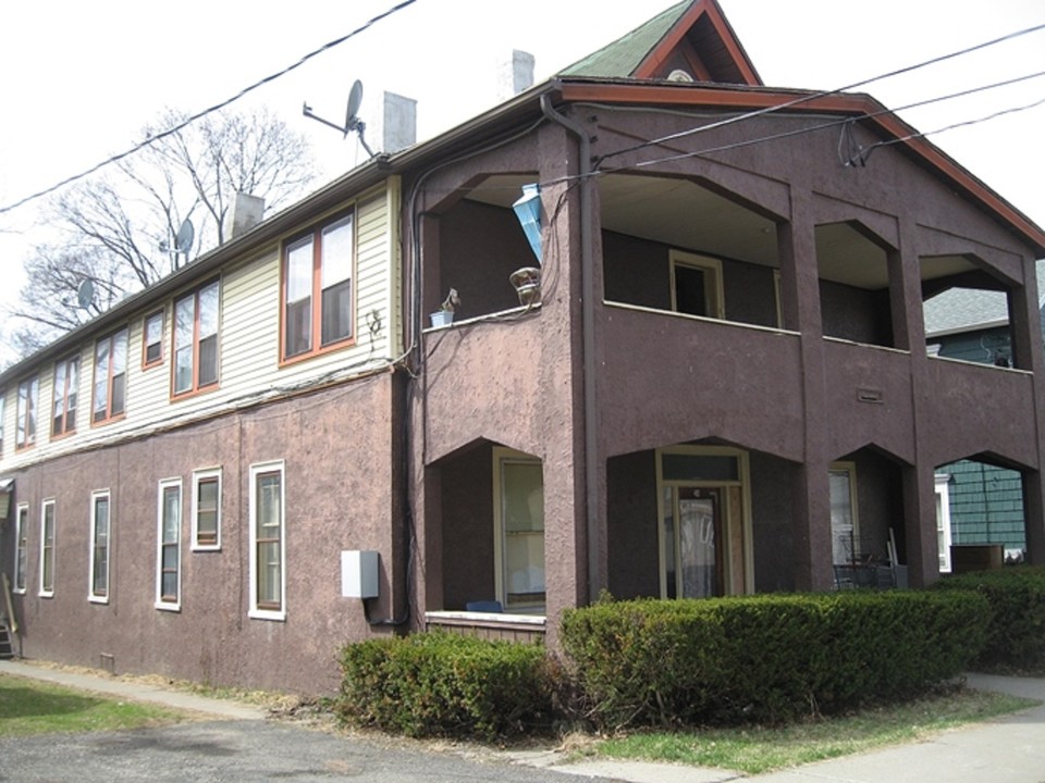 24 High St in Binghamton, NY - Building Photo