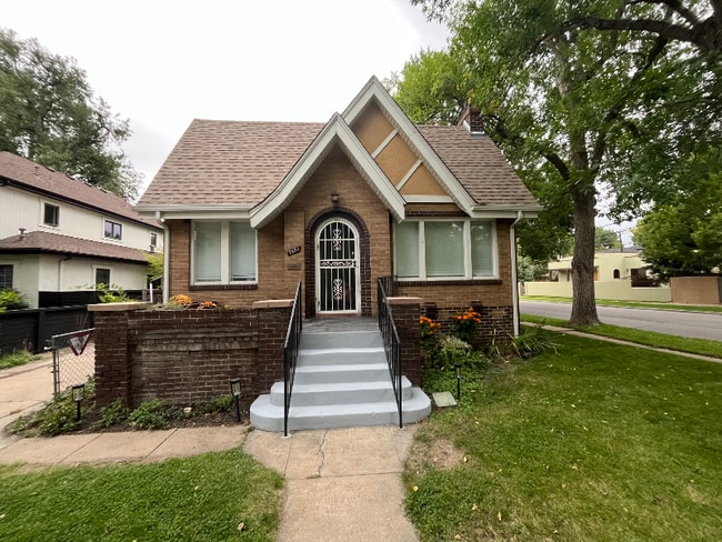 property at 2403 S St Paul St