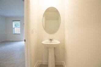 204 SE 10th St in Florida City, FL - Building Photo - Building Photo