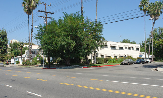 5000 Kester Ave in Van Nuys, CA - Building Photo - Building Photo